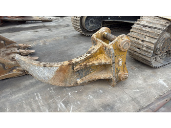 حراث تحت التربة CATERPILLAR