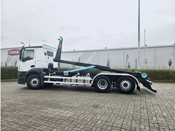 شاحنة ذات الخطاف MERCEDES-BENZ Actros 2542