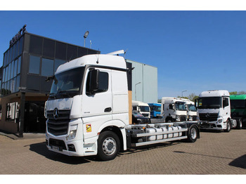 الشاسيه شاحنة MERCEDES-BENZ Actros 1845