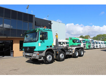 شاحنة ذات الخطاف MERCEDES-BENZ Actros 3241