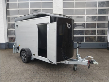 بصندوق مغلق مقطورة