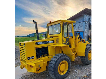 اللودر بعجل VOLVO 4300