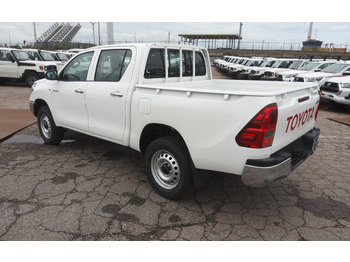 تأجير Toyota Hilux / Revo Pick-up double cabin pack security 2.4L Turbo Diesel Manual Toyota Hilux / Revo Pick-up double cabin pack security 2.4L Turbo Diesel Manual: صور 4
