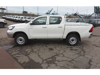 تأجير Toyota Hilux / Revo Pick-up double cabin pack security 2.4L Turbo Diesel Manual Toyota Hilux / Revo Pick-up double cabin pack security 2.4L Turbo Diesel Manual: صور 3