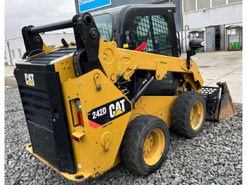 شيول صغير CAT 242D: صور 3