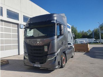 شاحنة جرار IVECO S-WAY