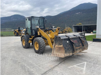 اللودر بعجل CATERPILLAR 908M