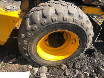 عجلات JCB