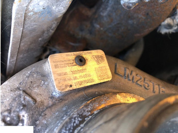 الشاحن التوربيني JCB