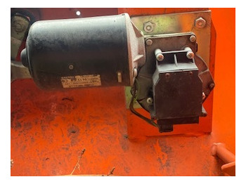 مساحة الزجاج الأمامي - الآلات والماكينات الزراعية Silniczek wycieraczek JLG: صور 2 مساحة الزجاج الأمامي - الآلات والماكينات الزراعية Silniczek wycieraczek JLG: صور 2