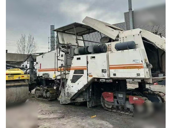 ماكينات لصقل الأسفلت WIRTGEN