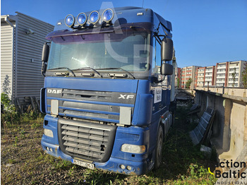 شاحنة جرار DAF XF 105 410