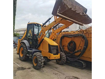 حفار متعدد الاستخدام JCB 3CX
