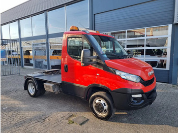 شاحنة جرار IVECO Daily
