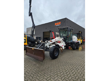 آلة تسوية الأرض NEW HOLLAND