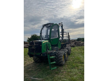 شاحنات نقل الأخشاب في الغابات John Deere 810 E: صور 2 شاحنات نقل الأخشاب في الغابات John Deere 810 E: صور 2