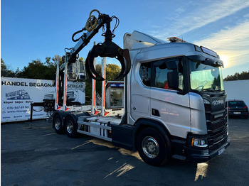 شاحنة قطع الأشجار SCANIA R 730