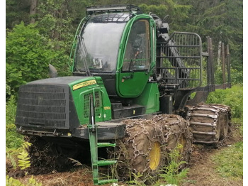 شاحنات نقل الأخشاب في الغابات JOHN DEERE