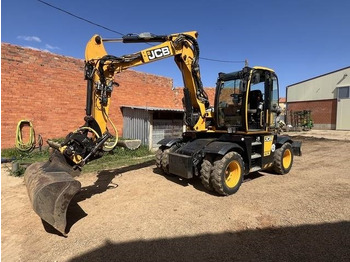 حفارة على عجلات JCB