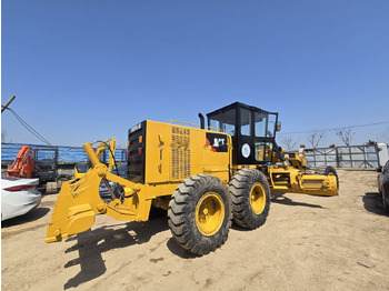 آلة تسوية الأرض CATERPILLAR 140K