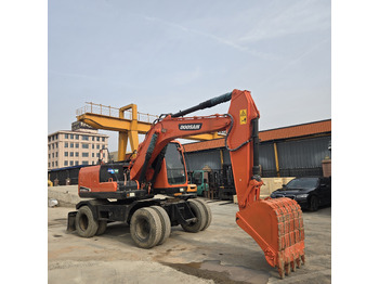 حفارة على عجلات DOOSAN DX150W