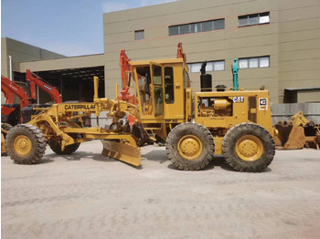آلة تسوية الأرض CATERPILLAR 140G