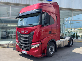 شاحنة جرار IVECO