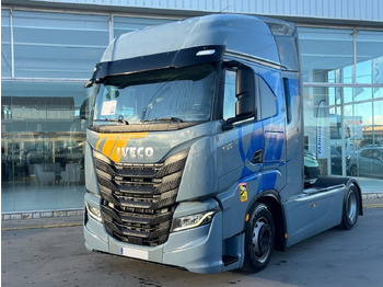 شاحنة جرار IVECO S-WAY