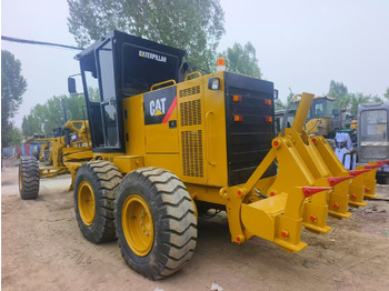 آلة تسوية الأرض CATERPILLAR 140H