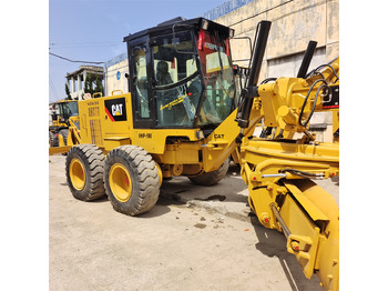 آلة تسوية الأرض CATERPILLAR 140H