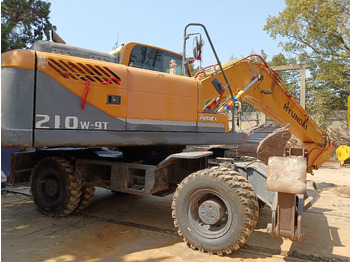 حفارة على عجلات HYUNDAI R210