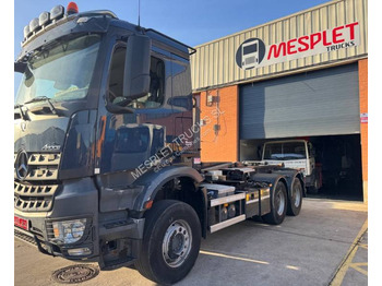 شاحنة ذات الخطاف MERCEDES-BENZ Arocs