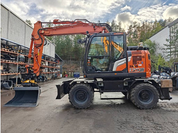 حفارة على عجلات HITACHI ZX135