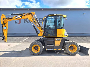 حفارة على عجلات JCB