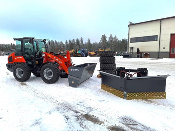 اللودر بعجل KUBOTA R090