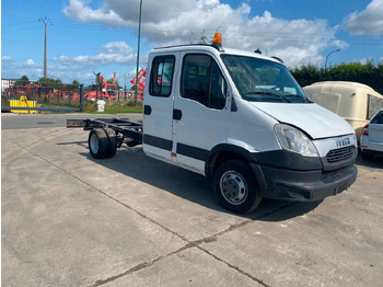 الشاسيه شاحنة Iveco Daily 3.0 HPI. Doka 7 Sitze. Für Ersatzteile.: صور 2