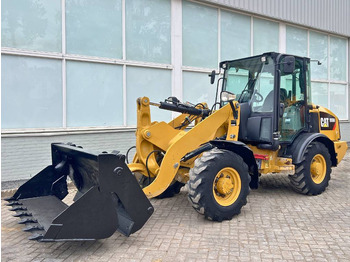 اللودر بعجل CATERPILLAR 906M