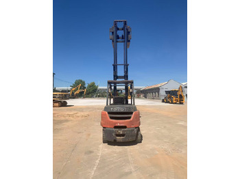 رافعة شوكية ديزل Toyota Forklift 5 ton Diesel Forklift FD50 with 5m High Mast: صور 5 رافعة شوكية ديزل Toyota Forklift 5 ton Diesel Forklift FD50 with 5m High Mast: صور 5