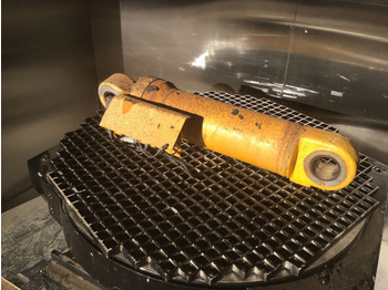 الاسطوانة الهيدروليكية LIEBHERR