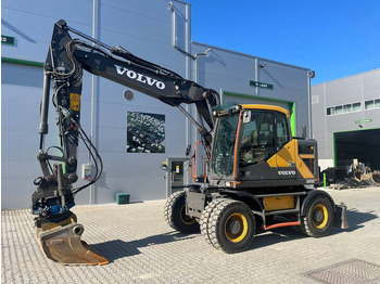 حفارة على عجلات VOLVO EWR150E