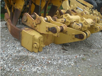 حراث تحت التربة CATERPILLAR