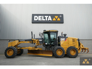 آلة تسوية الأرض CATERPILLAR 140M