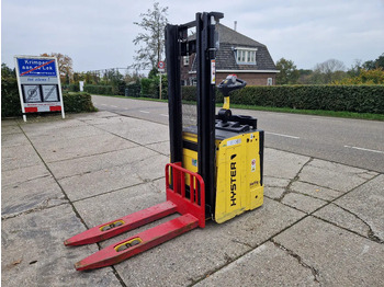 معدات تكديس HYSTER