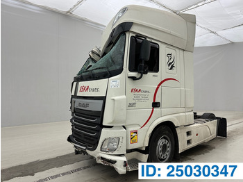 شاحنة جرار DAF XF 460