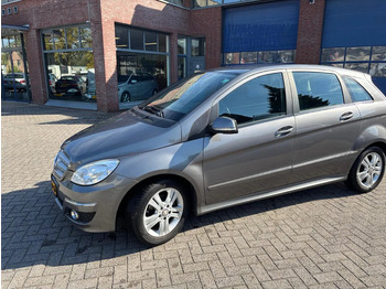 سيارة MERCEDES-BENZ