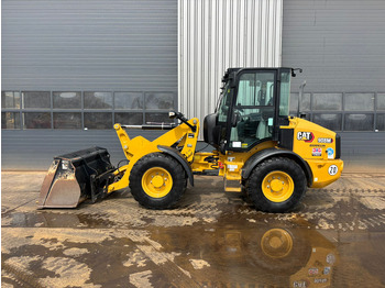 اللودر بعجل CATERPILLAR 908M