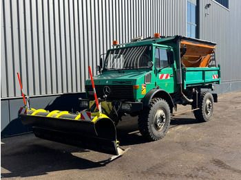 سياره كنس شوارع UNIMOG