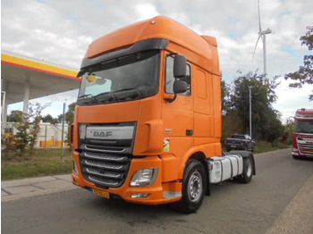 شاحنة جرار DAF XF 440