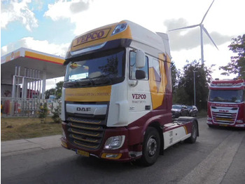 شاحنة جرار DAF XF 460