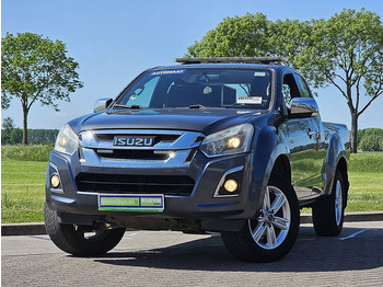شاحنة البيك أب ISUZU